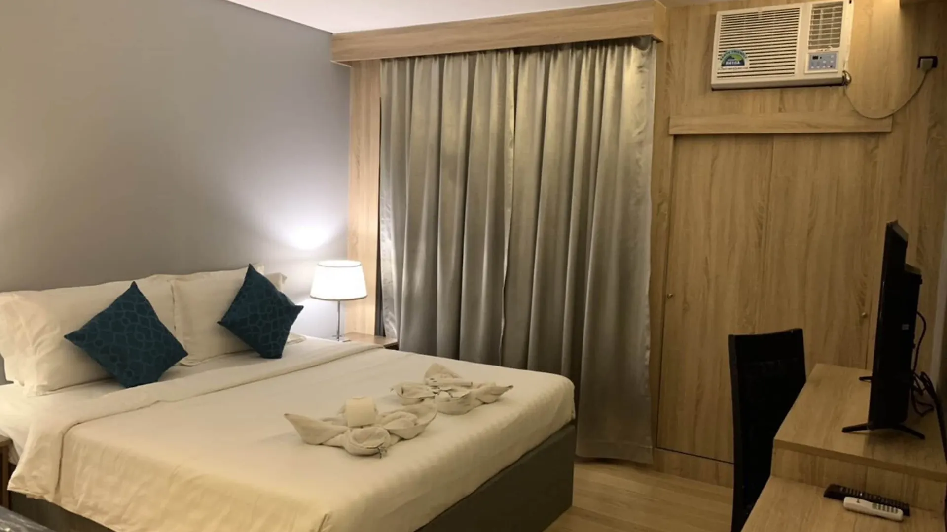 Green Suites At Bel Air Soho Makati City 3*,  Philippines